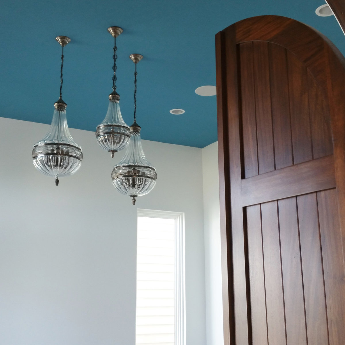 Entryway with turquoise ceiling and glass pendant lights
